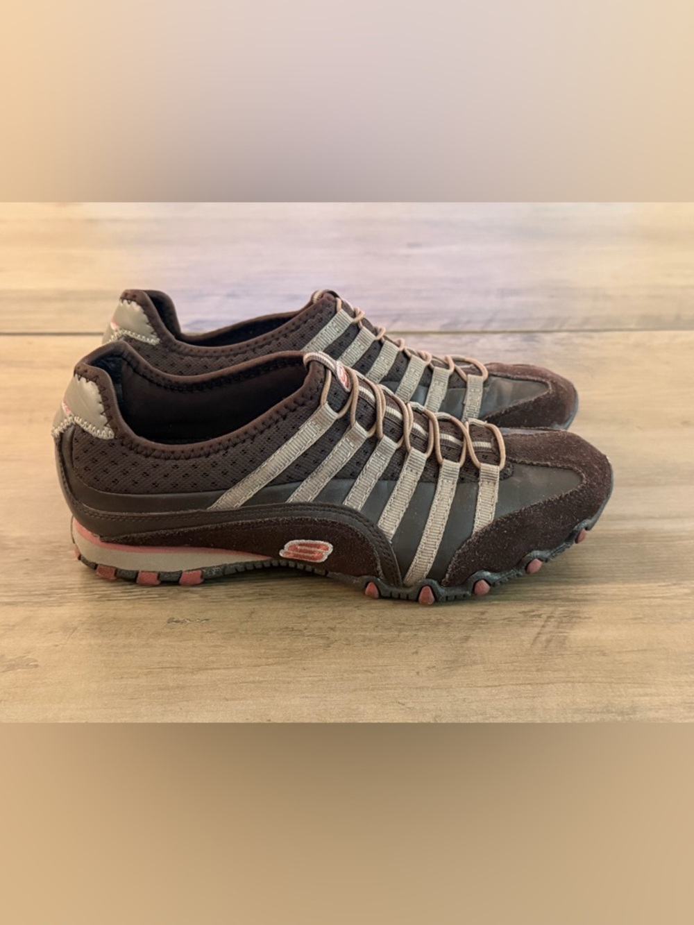 Women’s Sketchers Tennis Shoes~ Extremely comfortable~Brown